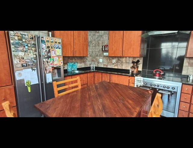 6 BEDROOM HOUSE FOR SALE IN PRETORIA GARDENS